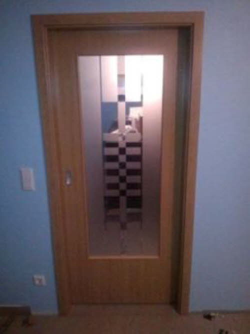 T�r mit Glas