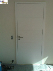 Wei�lack Design T�relement Fl�chenb�ndig mit 3 D Tectus B�nder